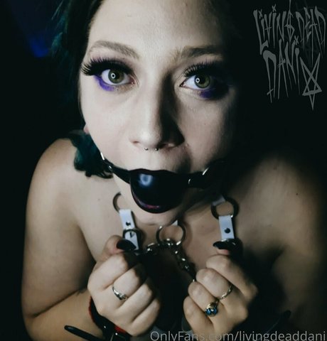 livingdeaddani onlyfans picture