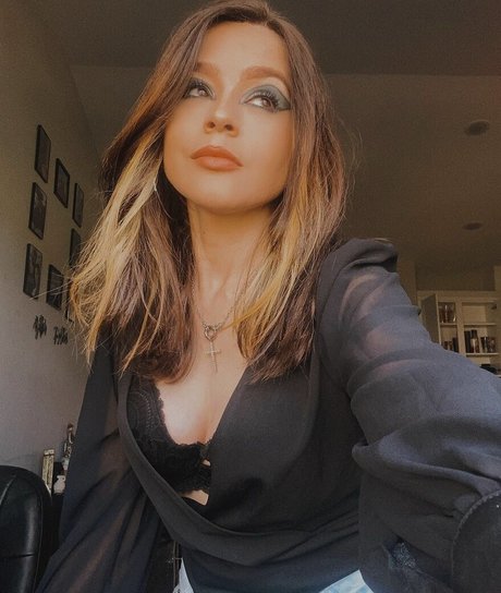 Thiessa Thiessita onlyfans leajs