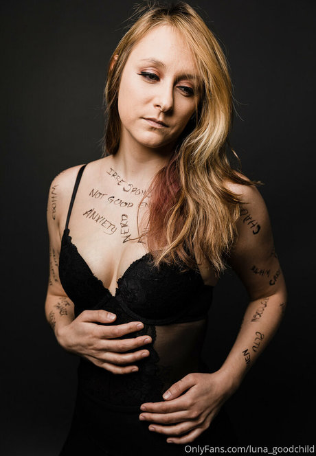 luna goodchild onlyfans leak ass