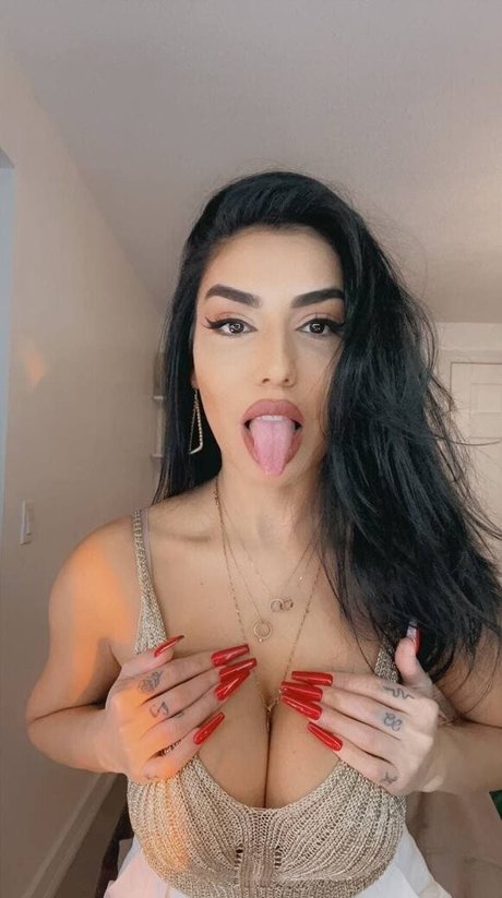 Mynameiszaraaa tits onlyfans