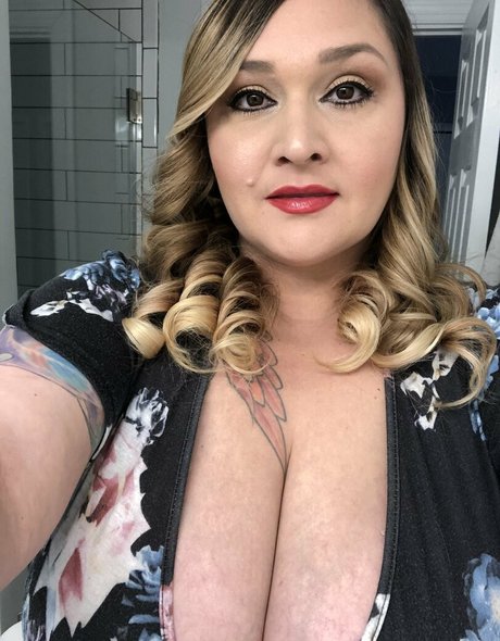 avadollxxx Profile image