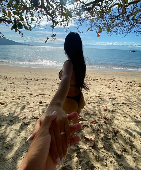 Mariely E Mirella Santos onlyfans leak nudes