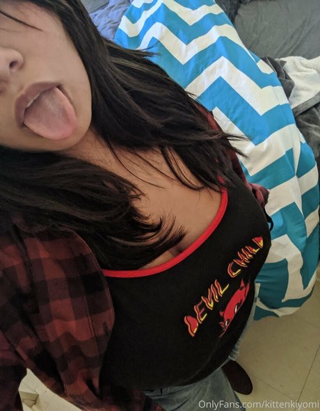 kittenkiyomi onlyfans strip