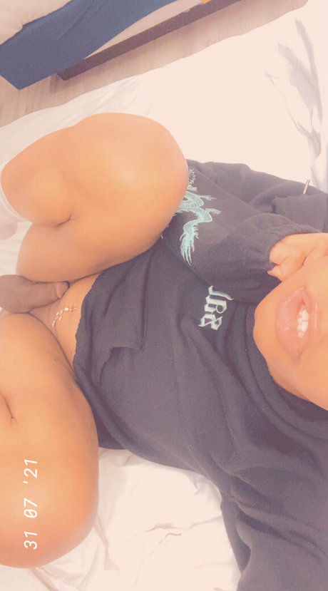 cloudyvi_ only fans nudes