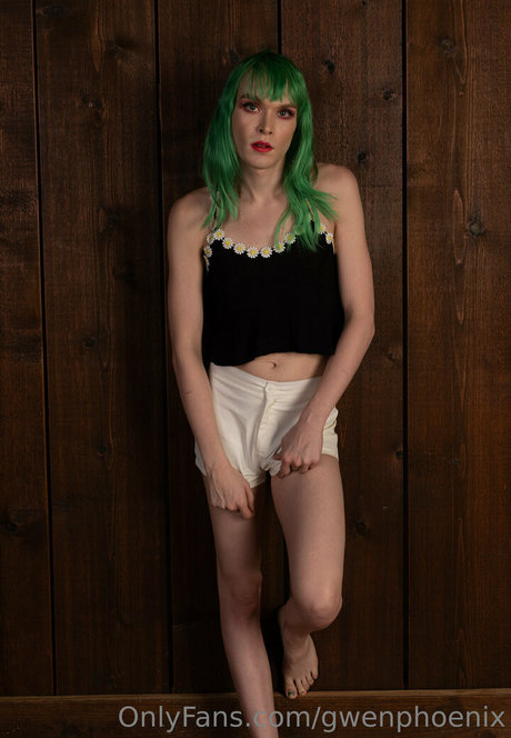 gwenphoenix nude leaked onlyfans