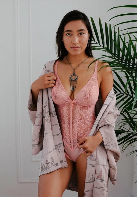 Hitomi Mochizuki nude onlyfans leaked