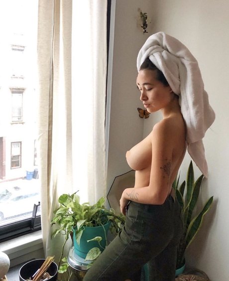 Hitomi Mochizuki only fans leak