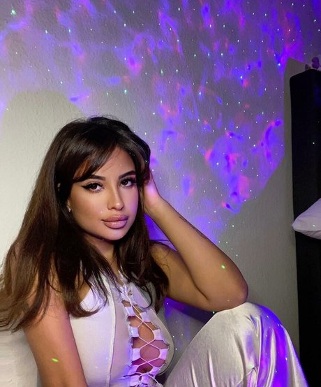 Helia Soltani onlyfans strip tease