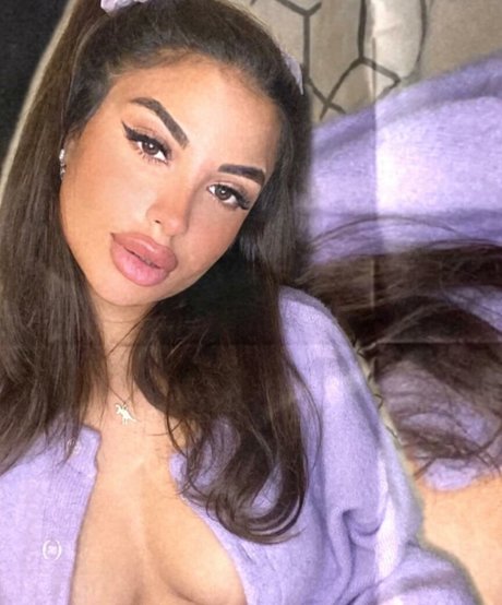 Helia Soltani onlyfans pictures