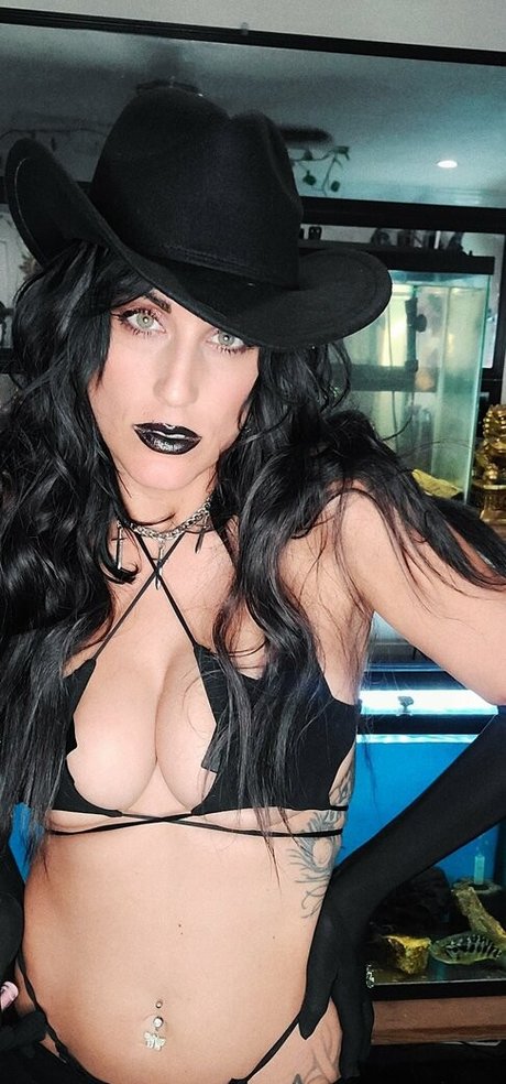 Evil Little Creature en onlyfans