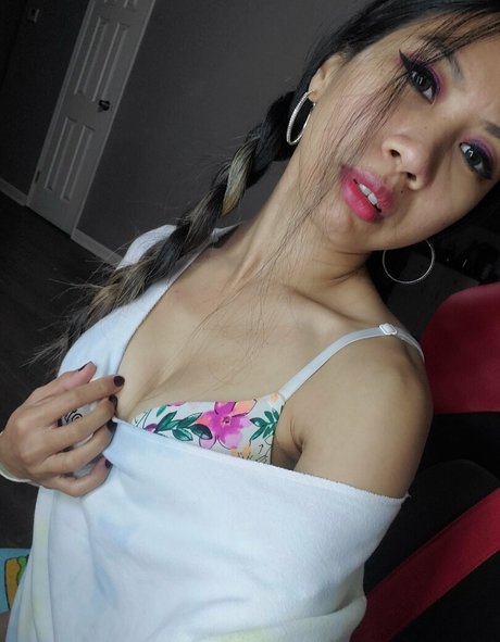 JuicyPinaypple onlyfans model images