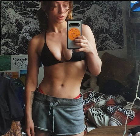 Lacey Rose Trebilcook feet onlyfans