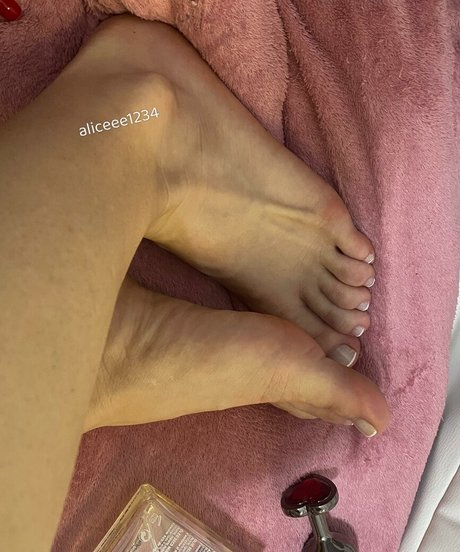 Alice Big Clit onlyfans nsfw