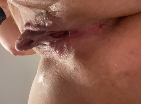 Alice Big Clit onlyfans model