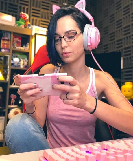 Pamela Horton onlyfans images