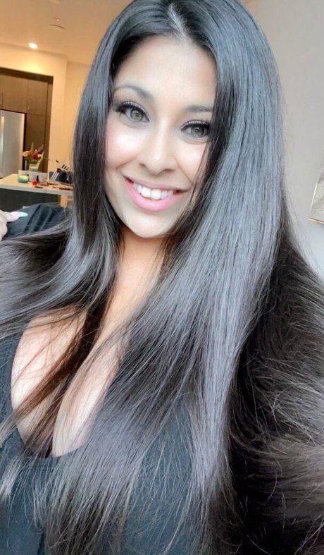 Vanessa Romero onlyfans model images