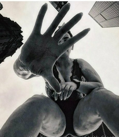 amazonbeth 6foot6 onlyfans model