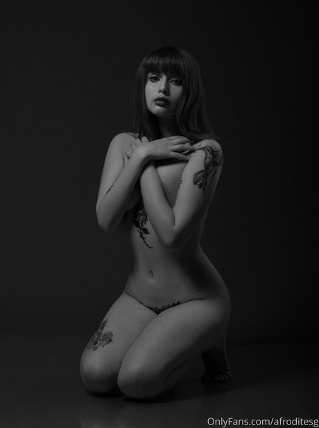 asian teen feet onlyfans naked depiction