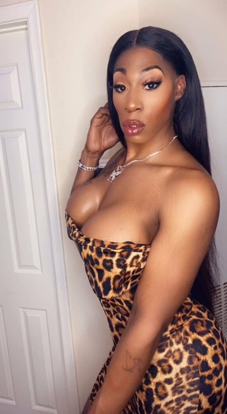 amazonhung onlyfans pic