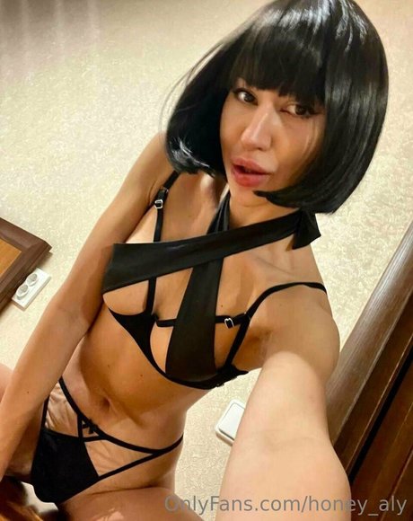 honey aly onlyfans model photos