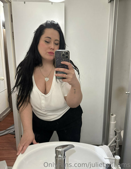 julietwilliams onlyfans striptease