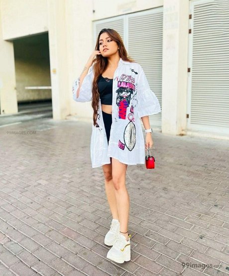 babe brunette onlyfans hot nude photos