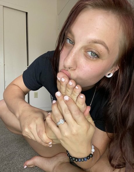 lovelycelestiasfeet nude leak onlyfans