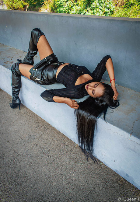 thequeentrish Profile image