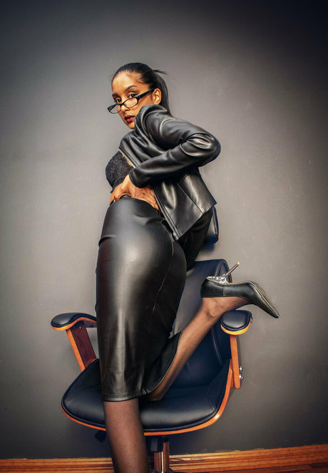 thequeentrish naked onlyfans