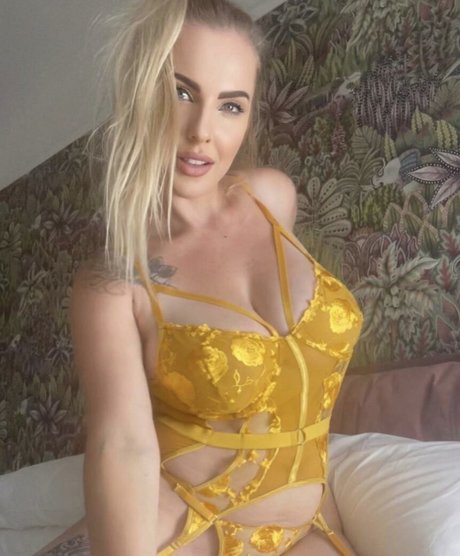 Lucy Tease onlyfans model