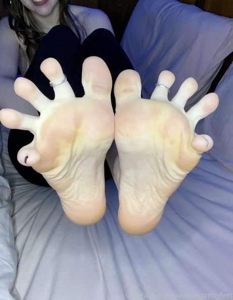 paulinasprettyfeet onlyfans leake