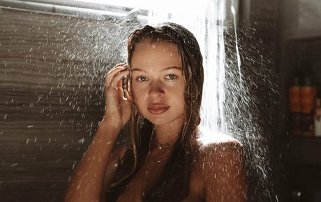 freyaannerayy onlyfans leaked pics