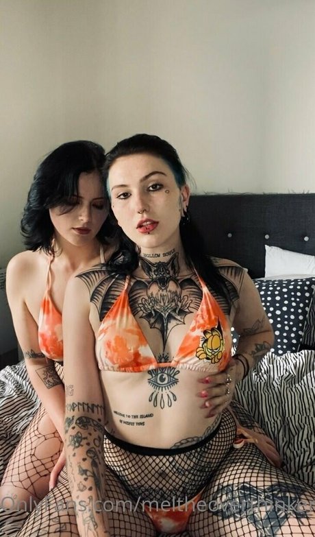 meltheoverthinker onlyfans striptease