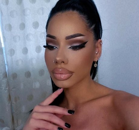 Patrisia Grebelnaia onlyfans nude leaks