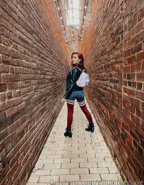 gillianfoxglove topless onlyfans