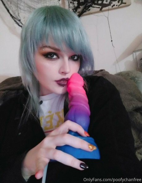 poofychanfree onlyfans leaks.