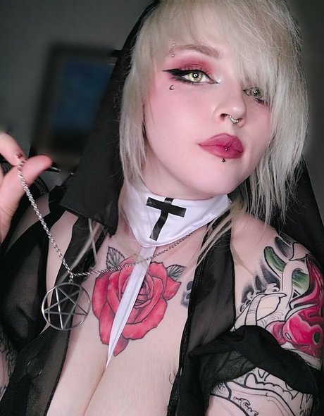 poofychanfree onlyfans model photos