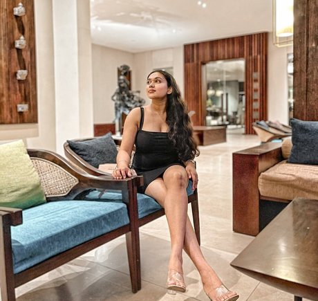 Nimesha Jayarathne onlyfans leaked tits