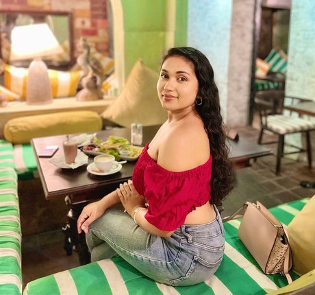 Nimesha Jayarathne onlyfans pics