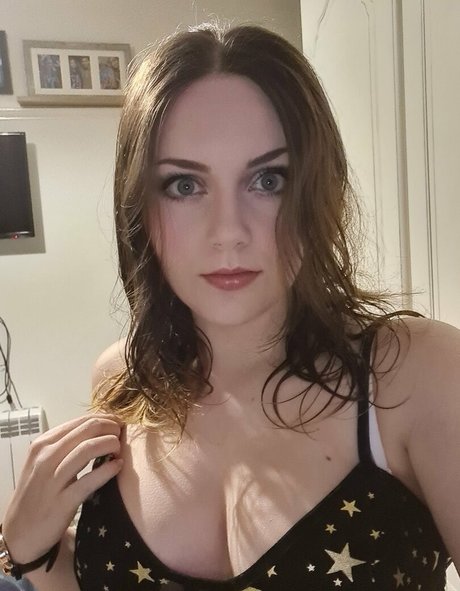 Chloe Holt onlyfans leak naked