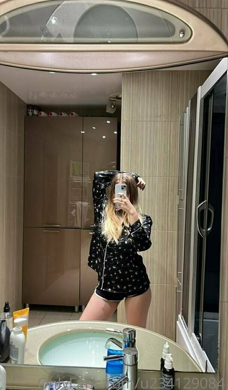 flora belll only fans naked