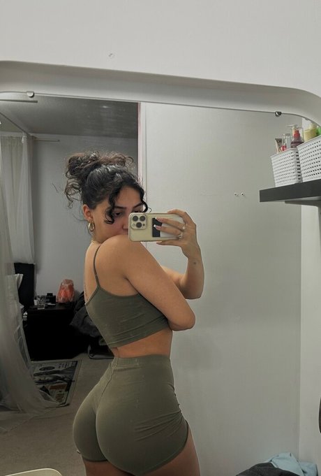 kareenabachra onlyfans sextape