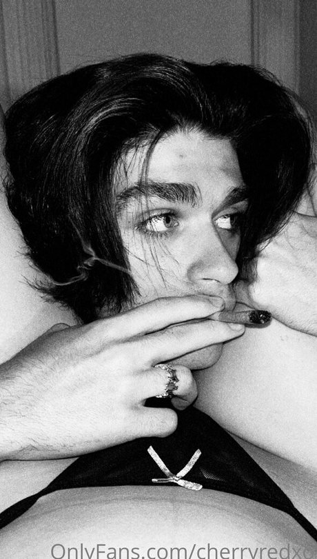 cherryredxo nude leaked onlyfans