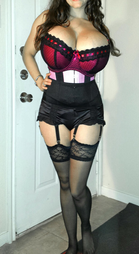 Avery Harwood onlyfans content type