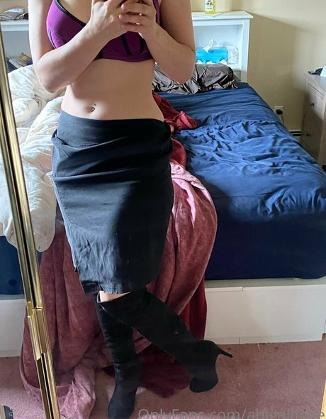 abigailfoxe onlyfans images