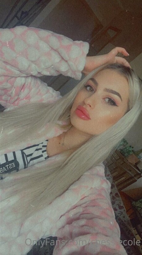 chessiecole onlyfans strip