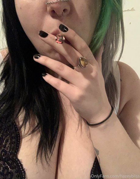 hazeybliss onlyfans sexy