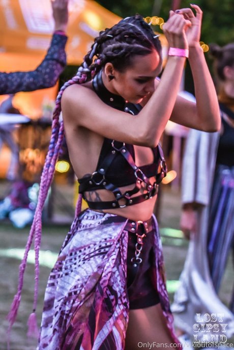 Viki Out Of Space onlyfans leaked tits