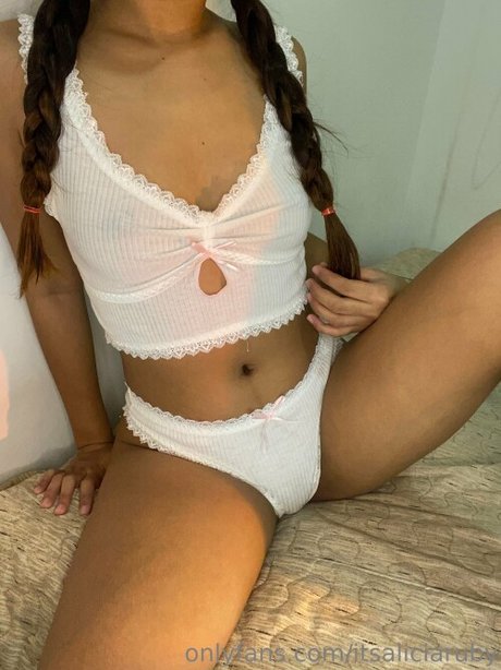 Alicia Ruby porn onlyfans