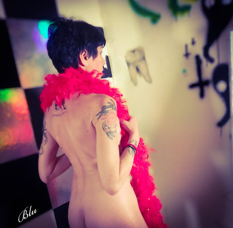 Blue Domino73 onlyfans desnuda